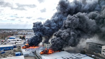 Wielki pożar w Bydgoszczy. Płonęły hale z tekstyliami