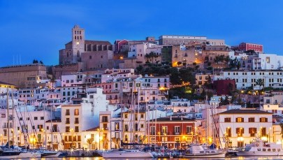 Wielki problem mieszkańców Ibizy. Przenoszą się do aut i namiotów