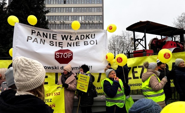 Wielki protest w Krakowie. Mieszkańcy przyszli przed siedzibę GDDKiA 
