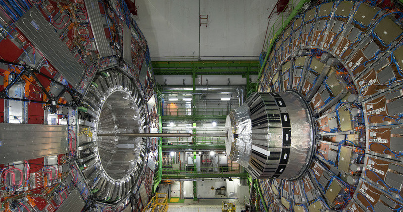 Wielki Zderzacz Hadronów pozwala testować teorie i hipotezy, które narodziły się dekady temu /AFP