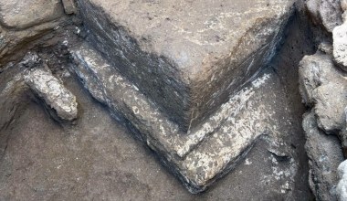 Wielkie bloki kamienia pod rzymskimi ruinami. Odkryli tajemniczą budowlę