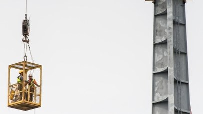 Wielkie czyszczenie stumetrowej iglicy - remont jednego z symboli architektonicznych Wrocławia