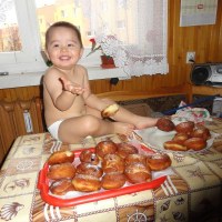 Synek pośród pączków ( fot. Justyna Mleczko)