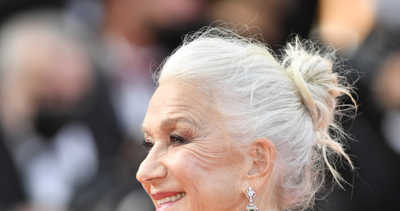 Wielkie gwiazdy, jak Helen Mirren  nie muszą się wysilać, by przyciągnąć uwagę. Nawet we fryzurze typu "właśne wyskoczyłam spod prysznica" /Getty Images