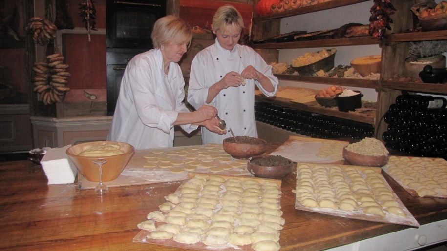 Wielkie lepienie pierogów /Józef Polewka /RMF FM