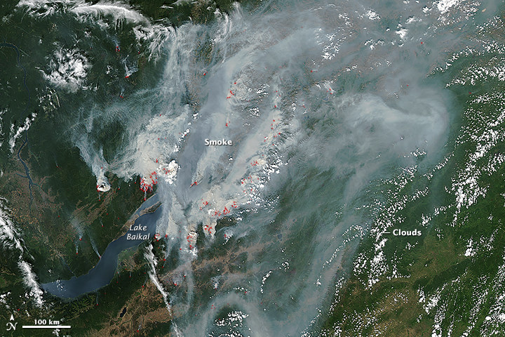 Wielkie pożary przy brzegach jeziora Bajkał /NASA