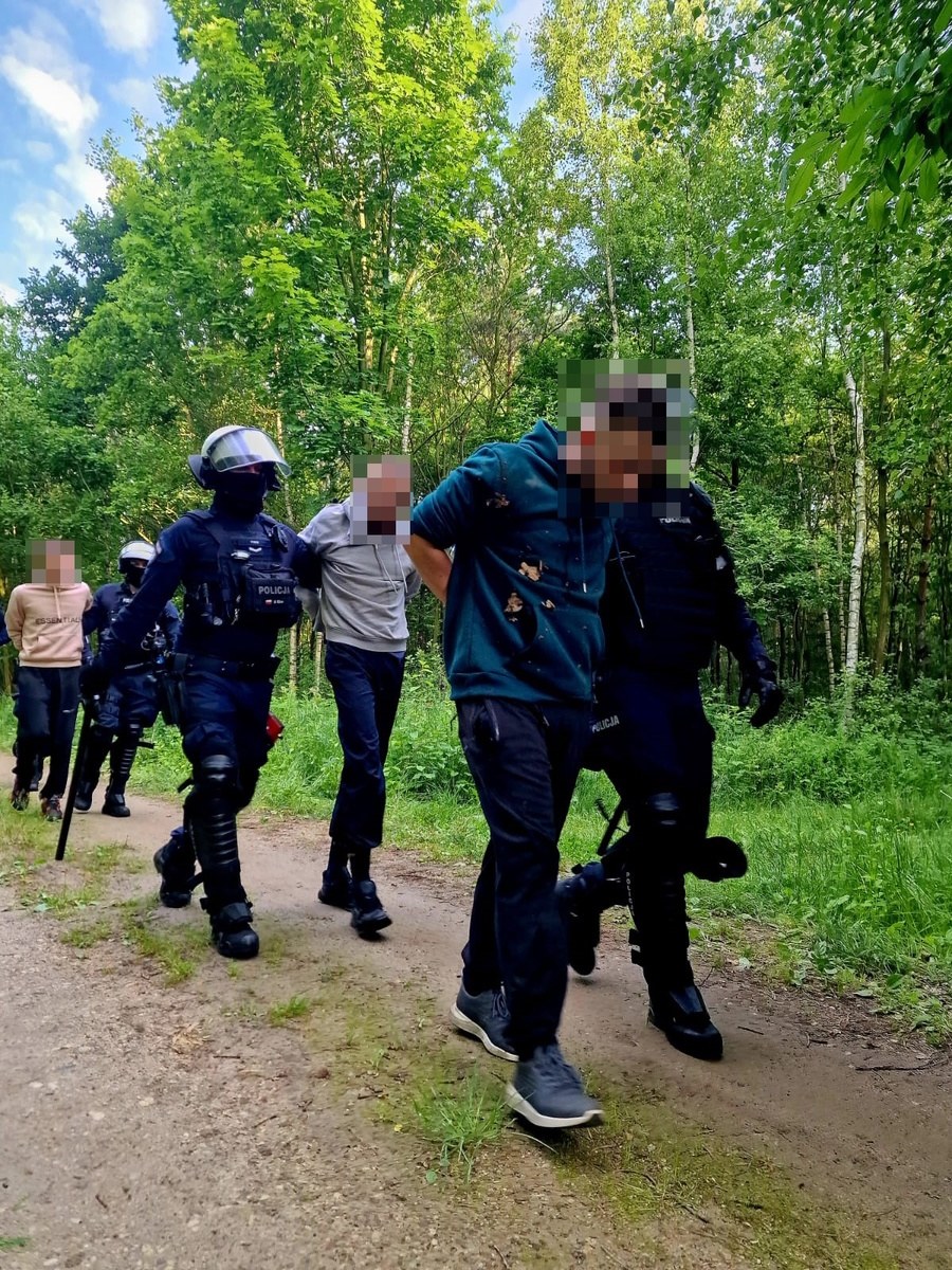 Wielkopolska: Policja udaremniła ustawkę pseudokibiców. Szybka interwencja zapobiegła starciu /Policja Kalisz /Policja