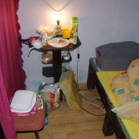 Bandyci trzymali chłopaka w okratowanej celi