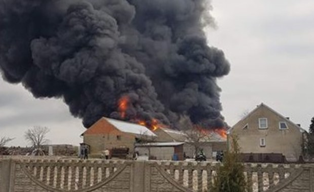 Wielkopolskie: Duży pożar zakładu stolarskiego
