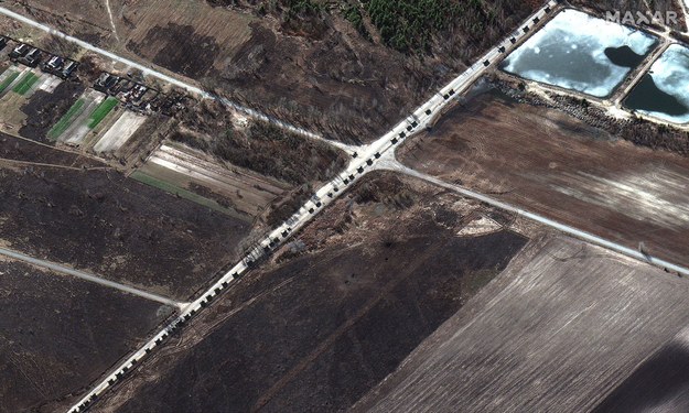 Wielokilometrowa kolumna rosyjskich sił zbrojnych pod Kijowem /MAXAR TECHNOLOGIES HANDOUT /PAP/EPA