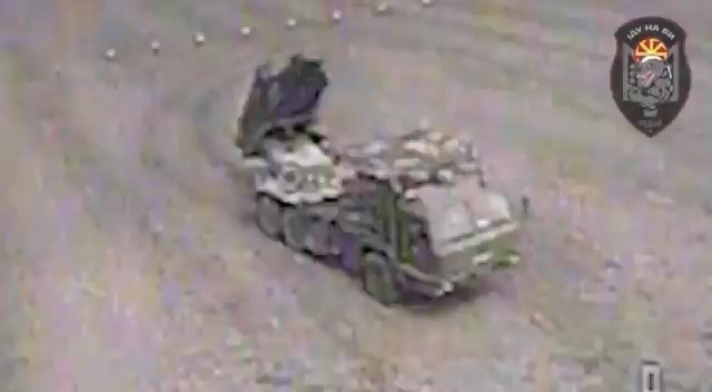 Wieloprowadnicowa wyrzutnia rakiet Uragan-1M na chwilę przed zniszczeniem /@ukr_sof (Telegram) /