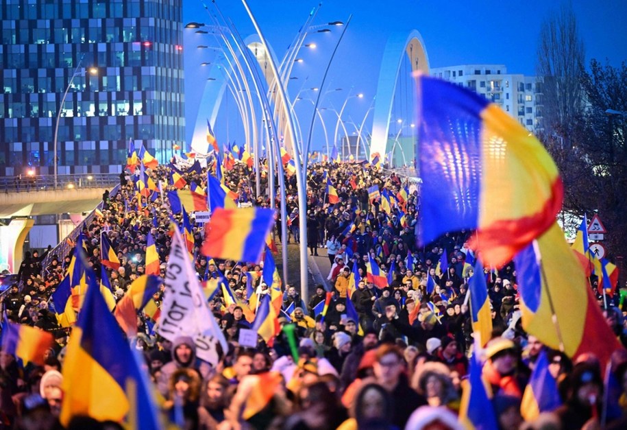 Wielorysięczny marsz w Bukareszcie /DANIEL MIHAILESCU/AFP/East News /East News