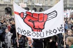 Wielotysięczna manifestacja czeskich studentów na ulicach Pragi