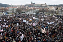 Wielotysięczna manifestacja czeskich studentów na ulicach Pragi
