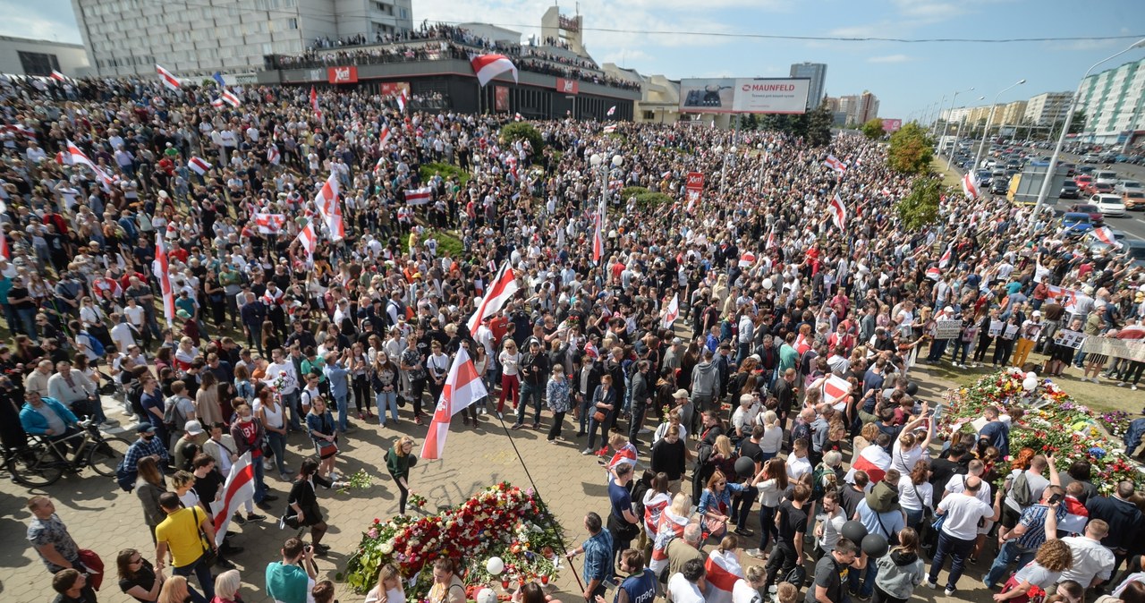 Wielotysięczna manifestacja na ulicach Mińska