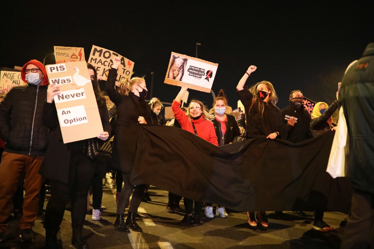 Wielotysięczne blokady w całej Polsce. Strajk Kobiet protestował przeciwko zakazowi aborcji