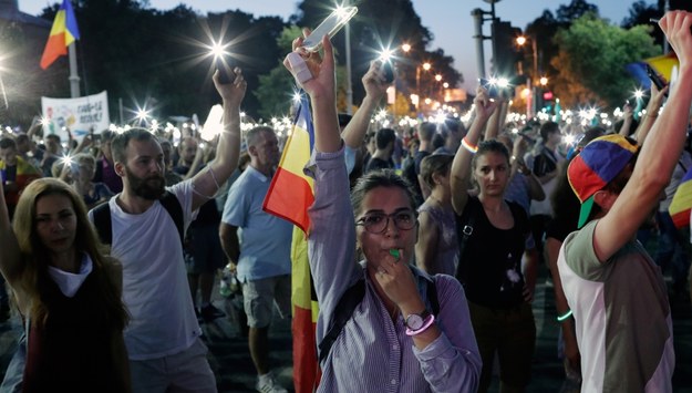 Wielotysięczne protesty w Rumunii trwają od początku rządów PSD /ROBERT GHEMENT /PAP/EPA