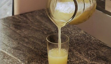 Wielozadaniowy sok, po który rzadko sięgamy. Chroni wątrobę, pomaga w odchudzaniu i z problemami ze snem