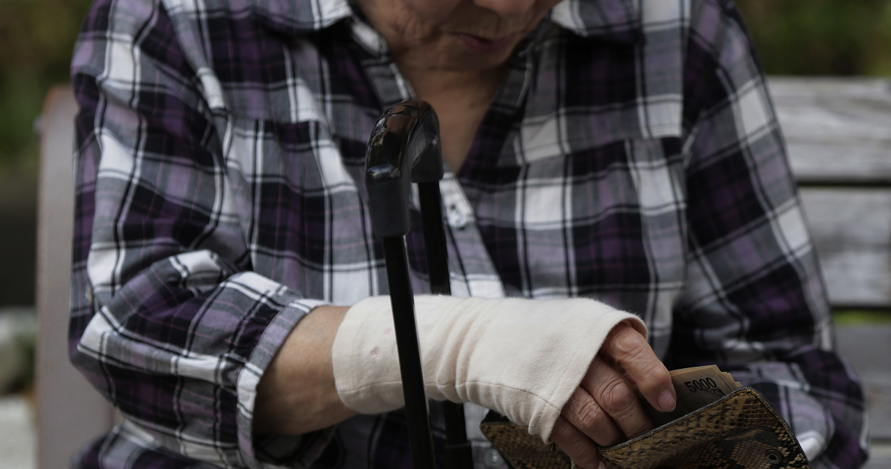 Wielu japońskich seniorów boryka się z problemami finansowymi /Bloomberg /Getty Images