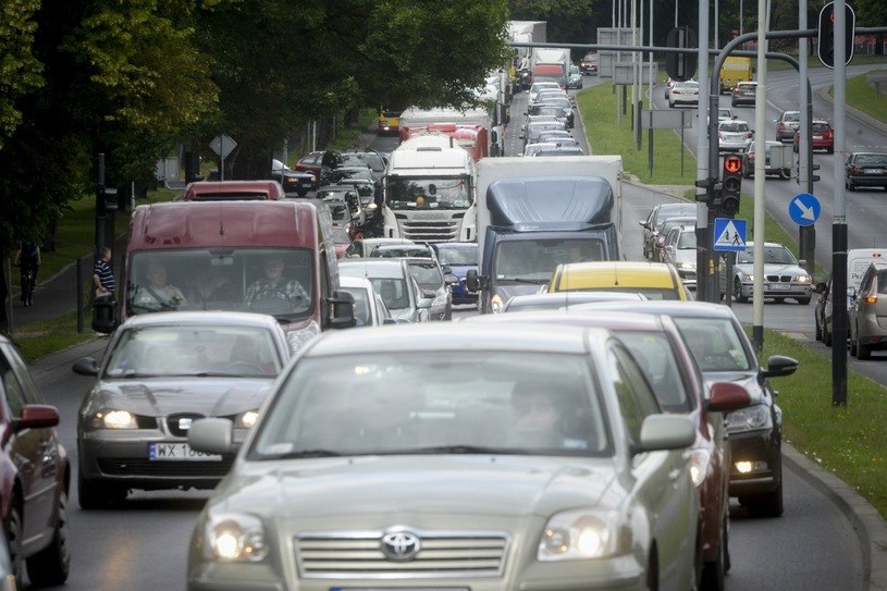 Wielu kierowców jeździ bez OC zupełnie nieświadomie /Piotr Kamionka /Reporter