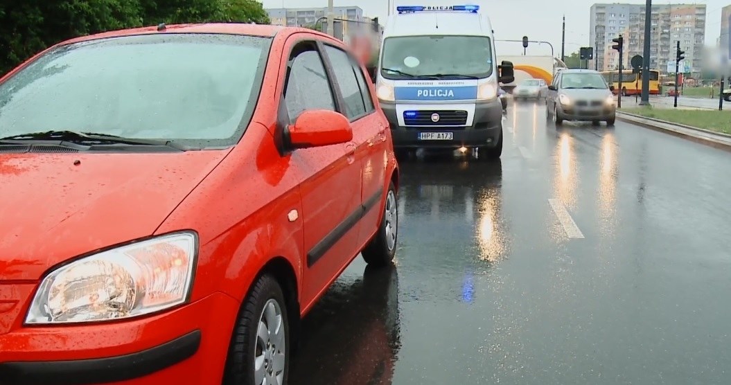 Wielu kierowców nadużywa świateł przeciwmgielnych, gdy tylko pogorszą się warunki atmosferyczne /Czwórka