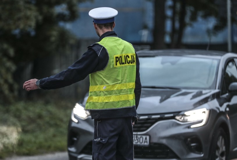 Wielu kierowców nieświadomie łamie przepisy ruchu drogowego. /PIOTR JEDZURA/REPORTER /East News
