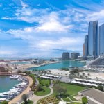 Wielu kojarzą się z drożyzną, a dolecisz tanimi liniami. Na miejscu 30 stopni zimą