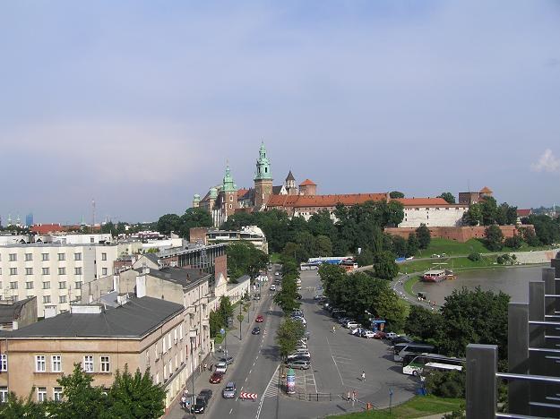 Wielu krakowian zapłaciłoby krocie za mieszkanie z widokiem na Wawel i zakole Wisły... /INTERIA.PL
