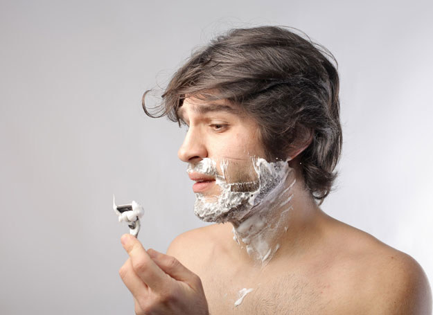 Wielu mężczyzn nie lubi golenia /Picsel /123RF/PICSEL