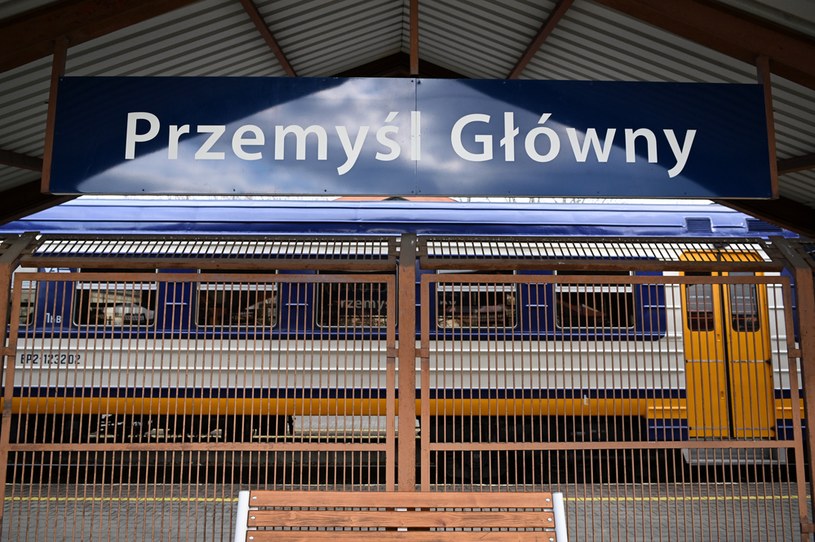 Wielu mieszkańców Kijowa wiele oddałoby, by wysiąść z pociągu na tej polskiej stacji i poczuć się bezpiecznie. Na zdjęciu: pociąg Kolei Ukraińskich na stacji Przemyśl Główny w piątek 25 lutego /PAP/Darek Delmanowicz /PAP