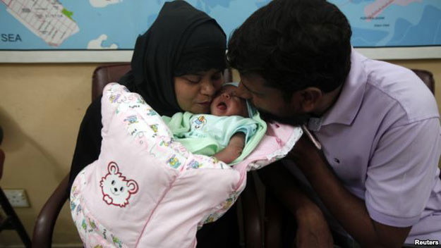 Wielu Pakistańczyków było zdegustowanych adopcją na żywo - fot. Reuters /