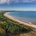 Wielu uważa, że to najpiękniejsza plaża nad Bałtykiem. Jest czysta i pusta