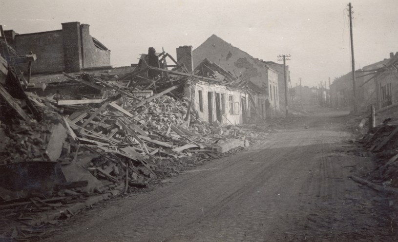 Wieluń 1939 r. Zniszczone miasto. Reprodukcja z archiwum FORUM /Agencja FORUM