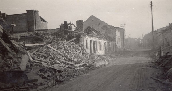 Wieluń zniszczony po bombardowaniu, 1939 r. /Z archiwum T. Wiśniewskiego /Agencja FORUM