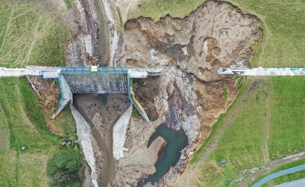 Wiemy, ile potrwa odbudowa zapory w Stroniu Śląskim. Podpisano umowę