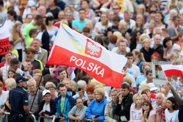 Wierni na Jasnej Górze w Częstochowie oczekujący na przyjazd papieża Franciszka /Paweł Supernak /PAP