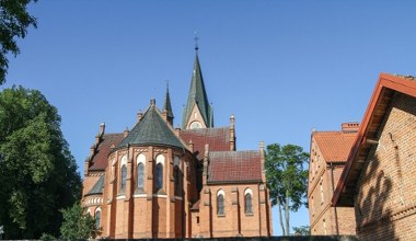 Wierni protestują przeciw farmie fotowoltaicznej. Parafia musiała się tłumaczyć