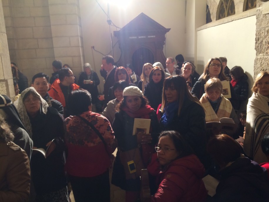 Wierni w Bazylice Narodzenia Pańskiego w Betlejem /Piotr Bułakowski /RMF FM