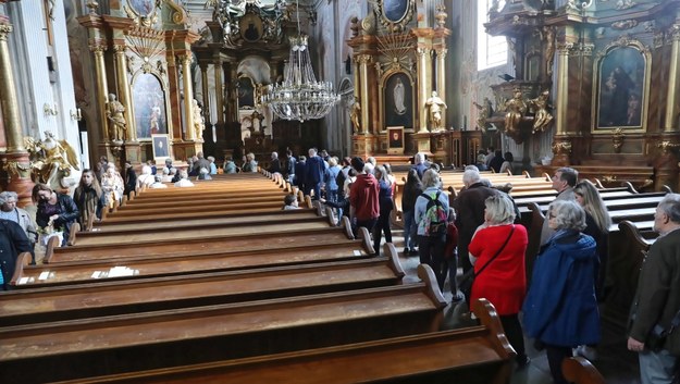 Wierni w kościele Świętej Anny przy Krakowskim Przedmieściu w Warszawie / 	Tomasz Gzell    /PAP