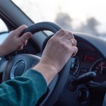 Wieszają w autach breloczek ze św. Krzysztofem. Oto co się za tym kryje
