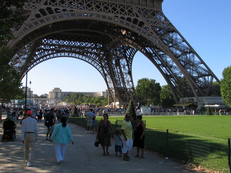 Macronowie zaprosili Donalda i Melanię Trump na kolację na Wieży Eiffla