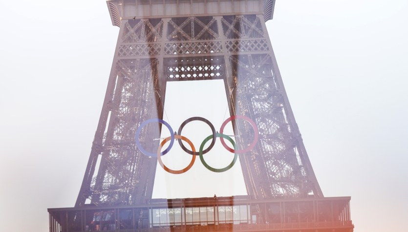 Wieża Eilffla w olimpijskiej odsłonie. Tak teraz wygląda symbol Paryża [ZDJĘCIA]