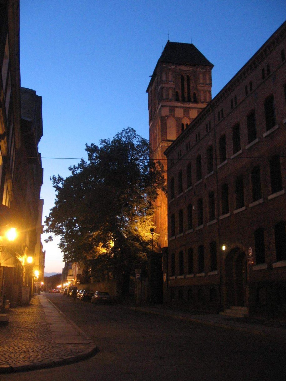 Wieża kościoła św. Jakuba, widok z ulicy o tej samej nazwie / Fot. Tomasz Fenske, RMF FM