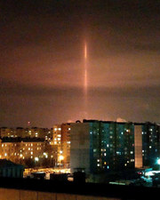 "Wieża Saurona" z Rosji: Dziwne światło na nocnym niebie