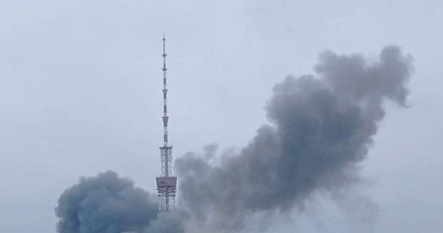 Wieża telewizyjna w Kijowie po rosyjskim nalocie /Twitter