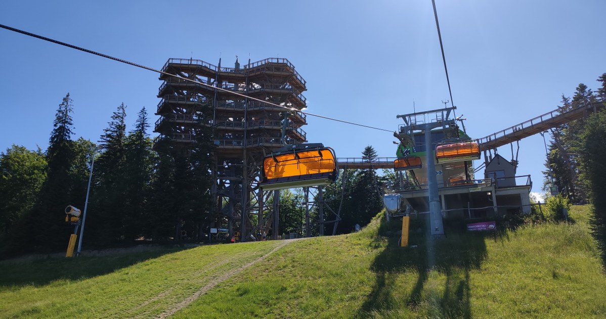 Wieża widokowa w Krynicy-Zdrój jest jedną z najpopularniejszych atrakcji w tym regionie /Aleksandra Tokarz /INTERIA.PL