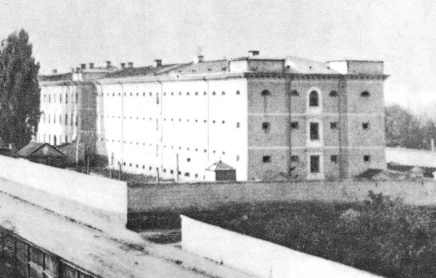 Więzienie na Pawiaku - w czasie II wojny światowej zamordowano tu tysiace Polaków /East News