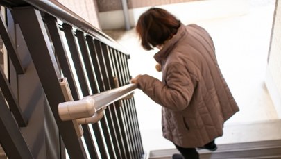 "Więźniowie czwartego piętra". W Polsce może być ich około miliona