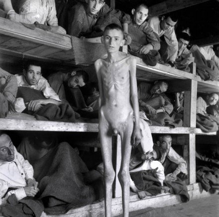 Więźniowie obozu Buchenwald... /AFP