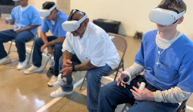 Więźniowie w goglach VR. Ćwiczą rozmowy o pracę i "podróżują" po świecie